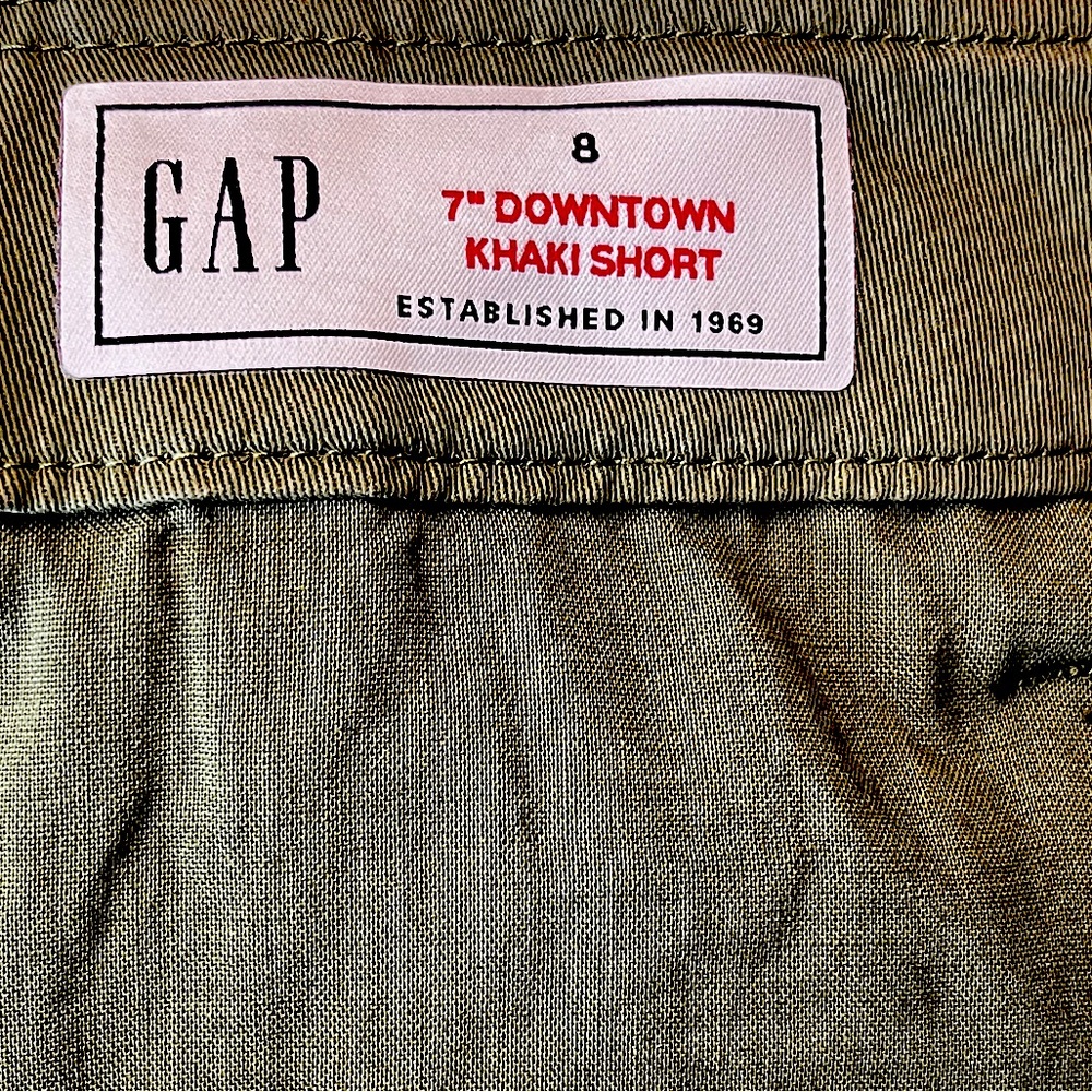 GAP 7" Inseam Downtown Khaki Bermuda Style Short Desert Cactus Green Sz 8 - Picture 9 of 11